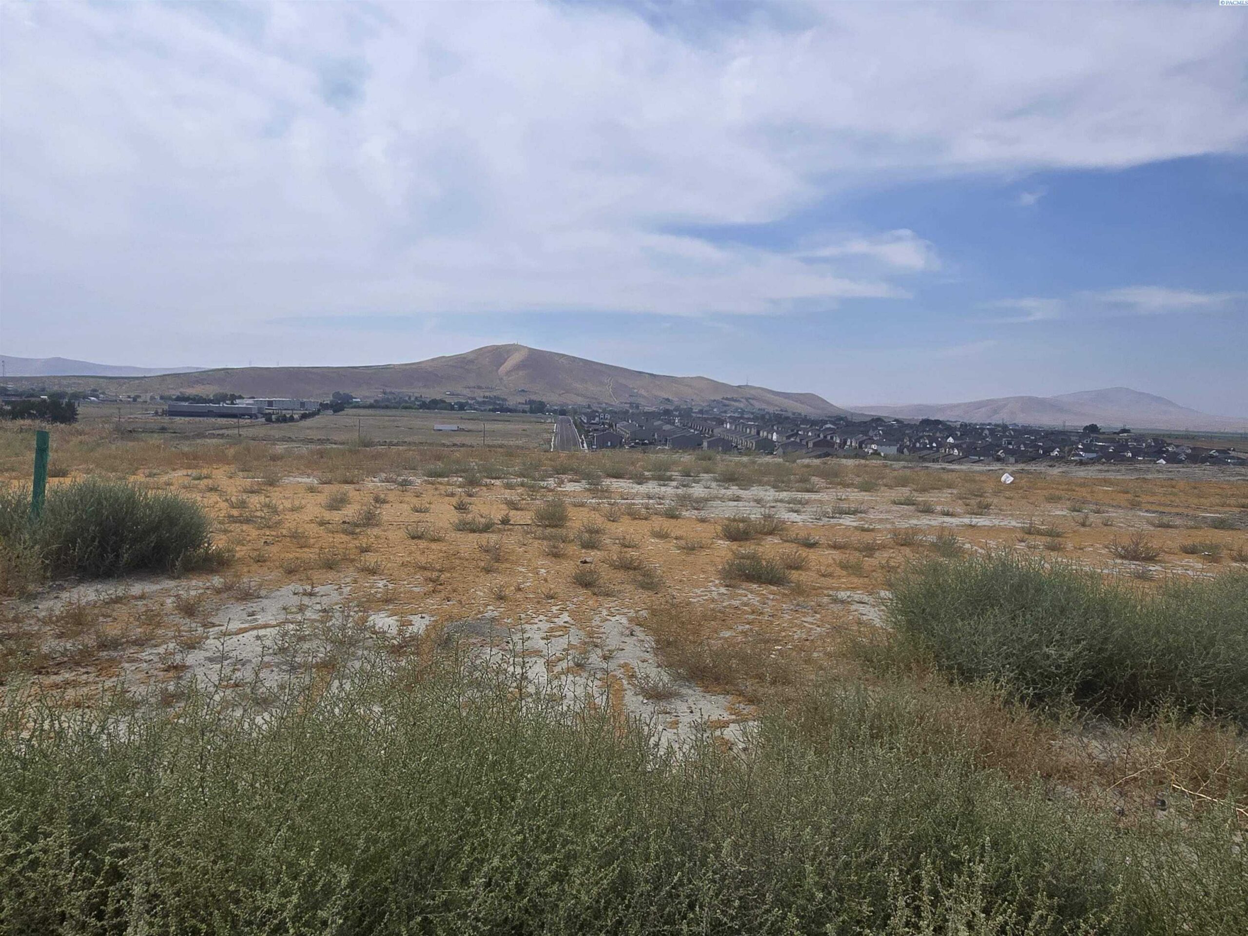 Photo of Newly Listed – 1035 Thebes St., West Richland, WA 99353