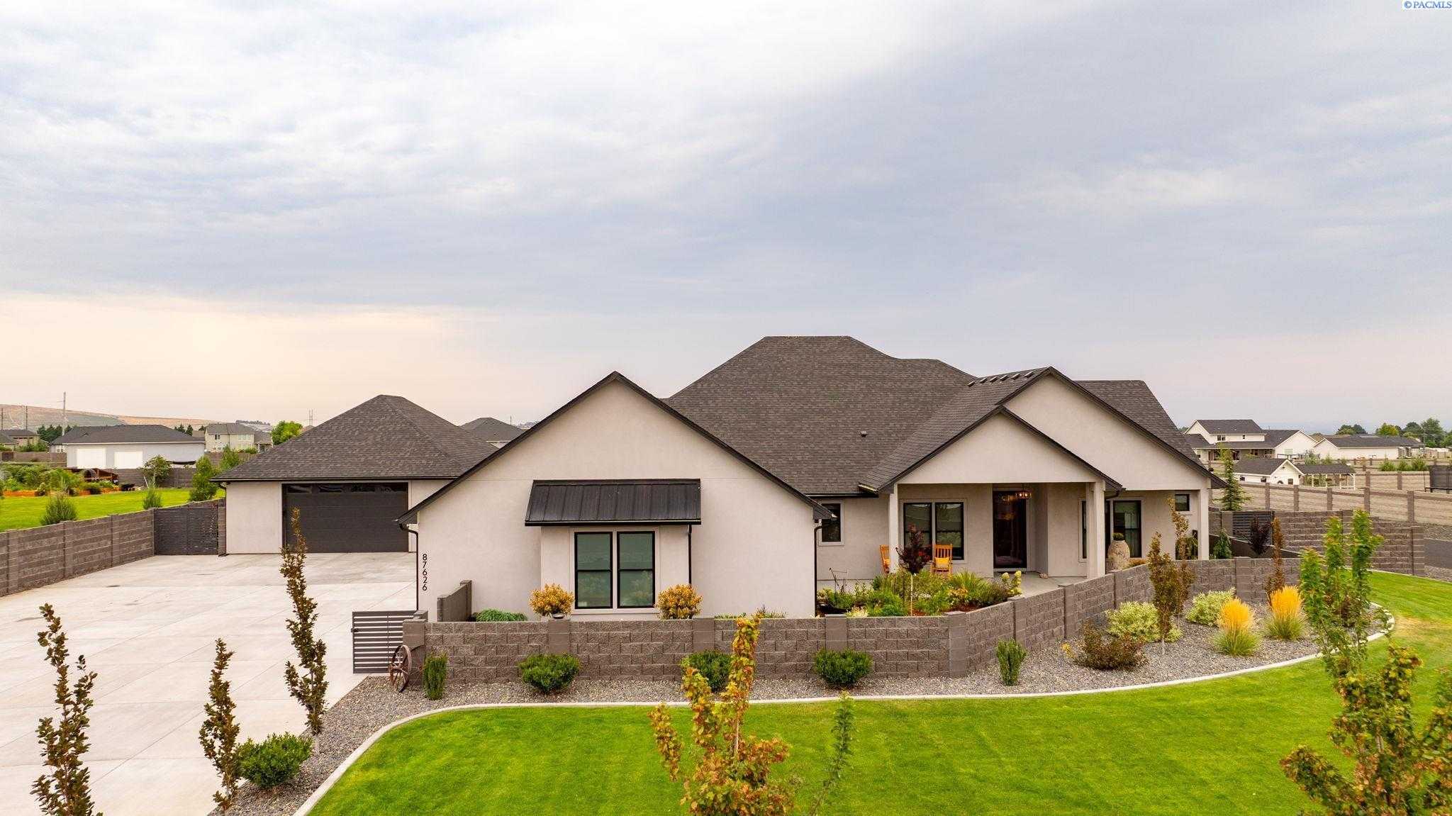 Photo of Newly Listed – 87626 E Calico Rd, Kennewick, WA 99338