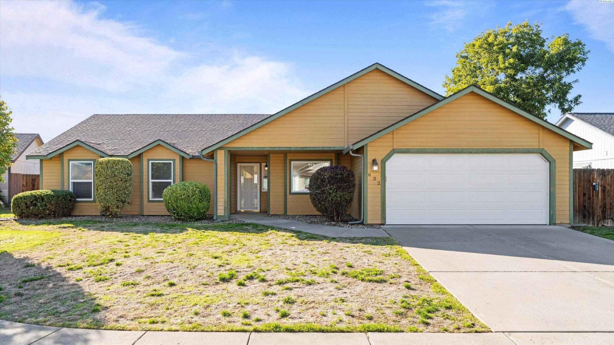 Photo of Newly Listed – 632 N Perry Loop, Kennewick, WA 99336