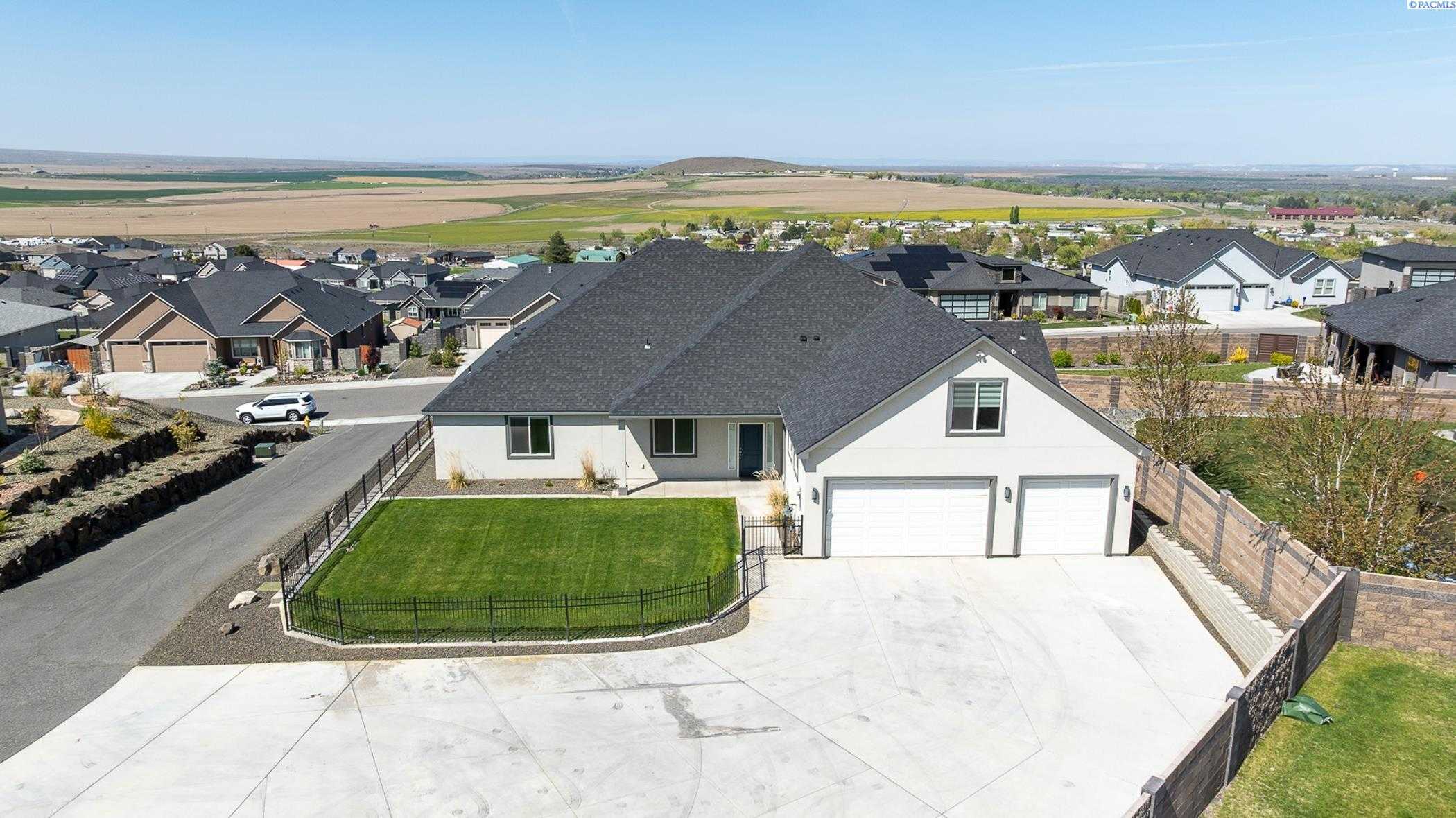 Photo of Newly Listed – 6631 Collins Rd, West Richland, WA 99353