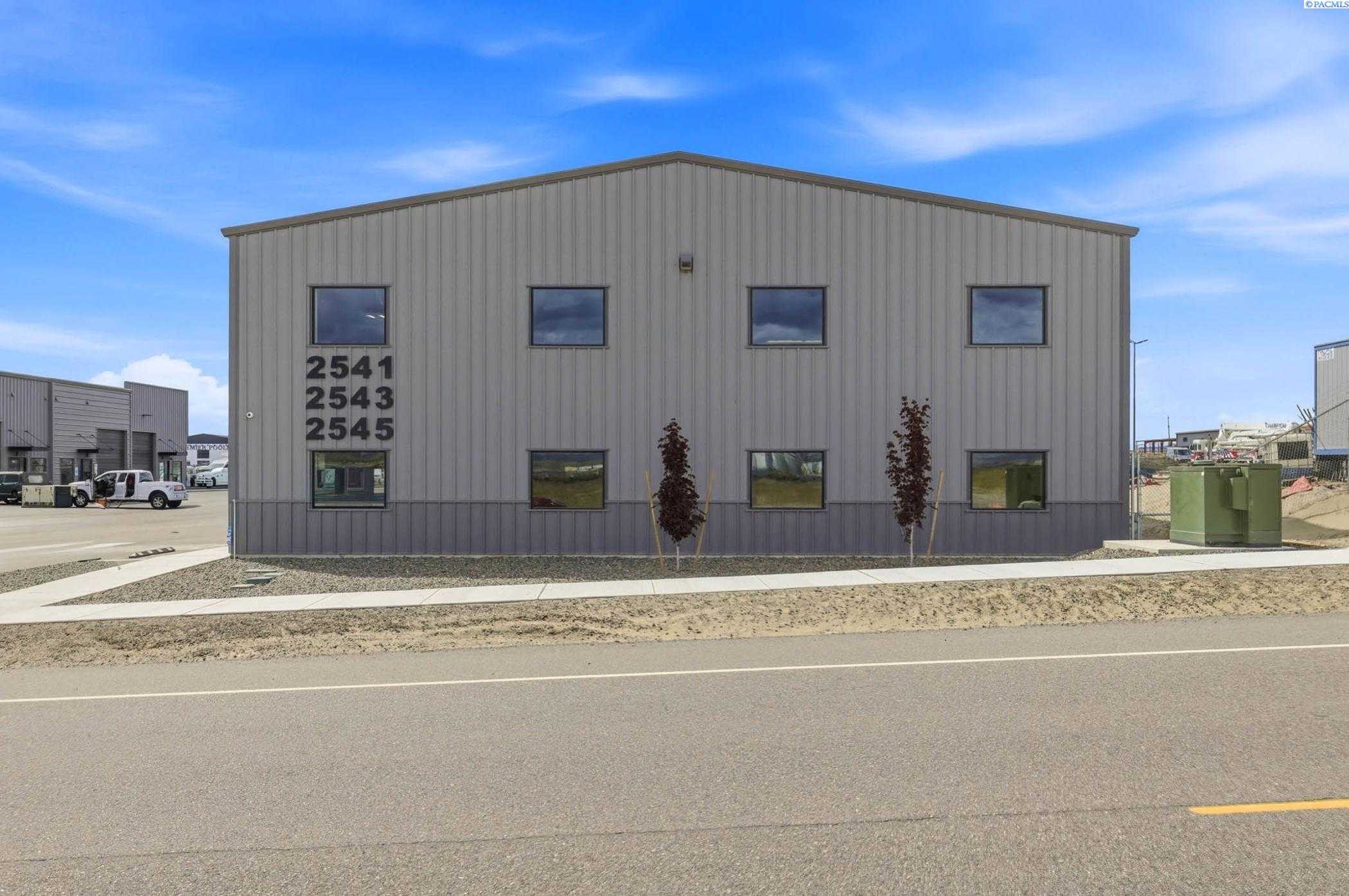 Photo of Newly Listed – 2541 Logan St, Richland, WA 99354