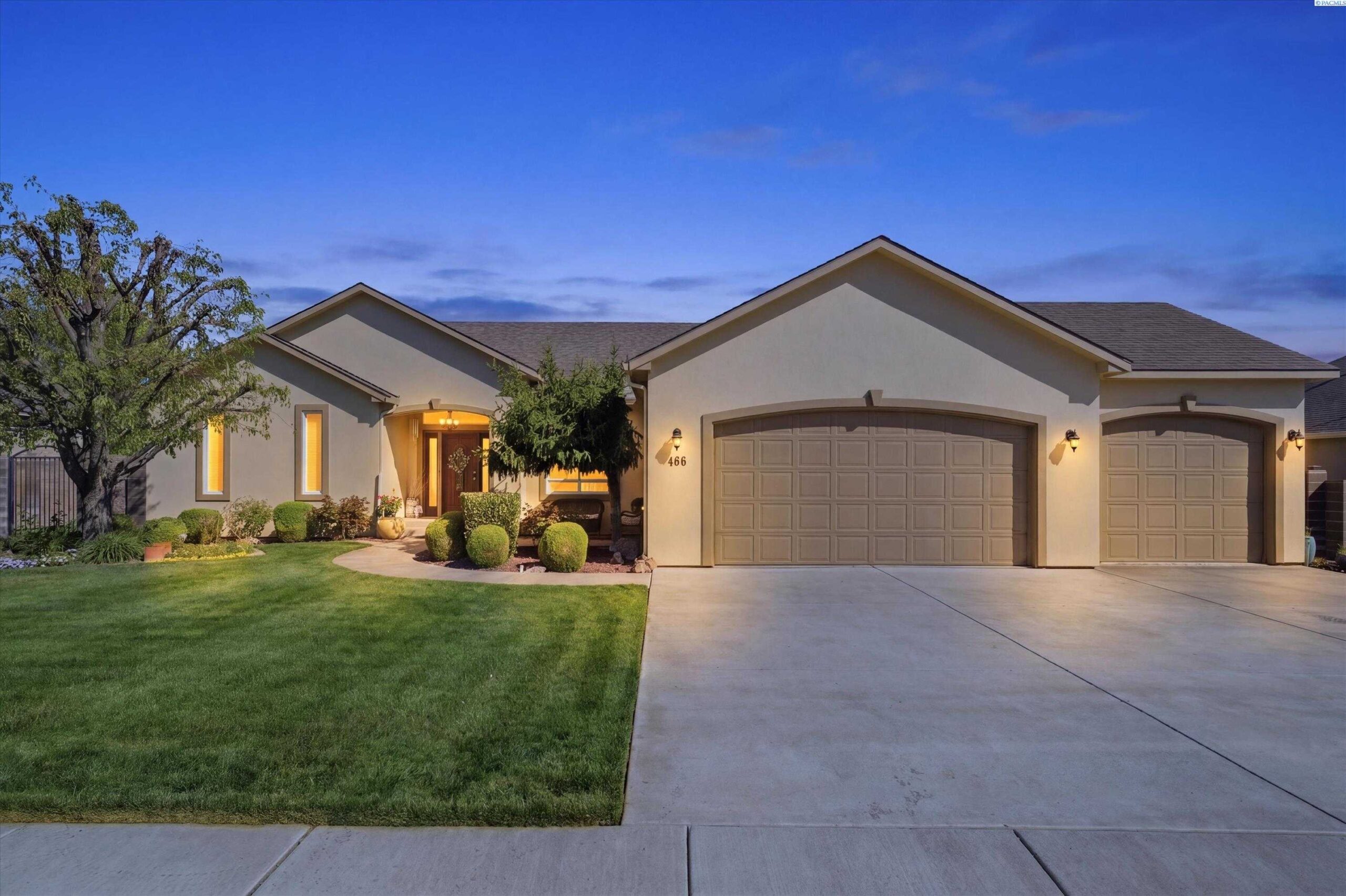 Photo of Newly Listed – 466 Golden Dr, Richland, WA 99352