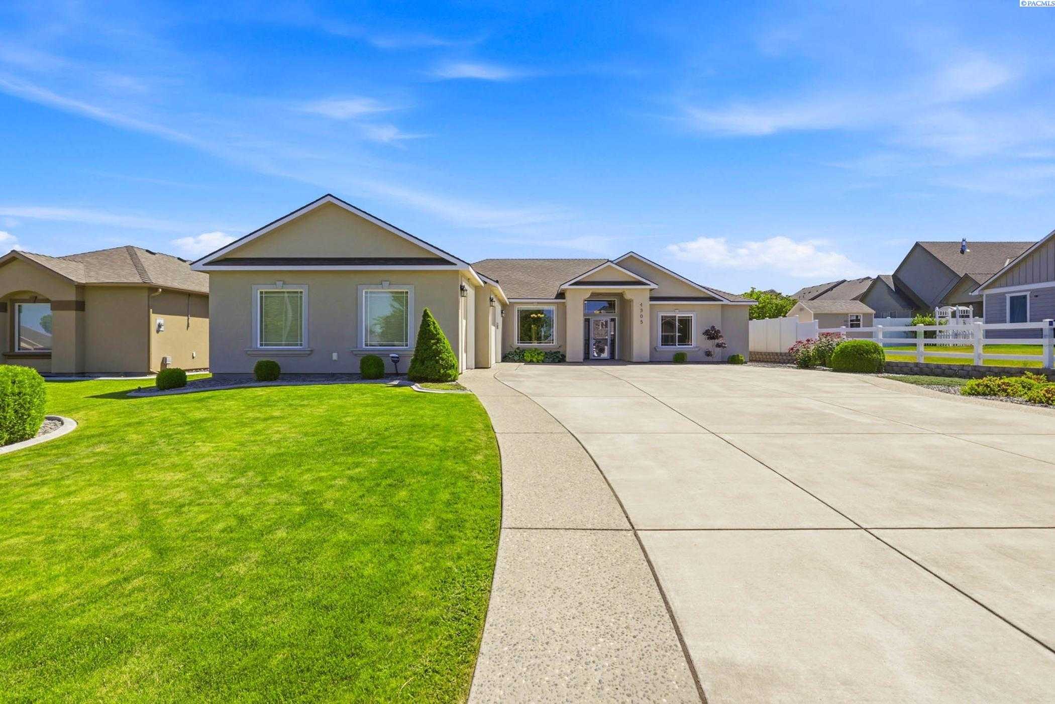 Photo of Newly Listed – 4305 Norma Loop, West Richland, WA 99353