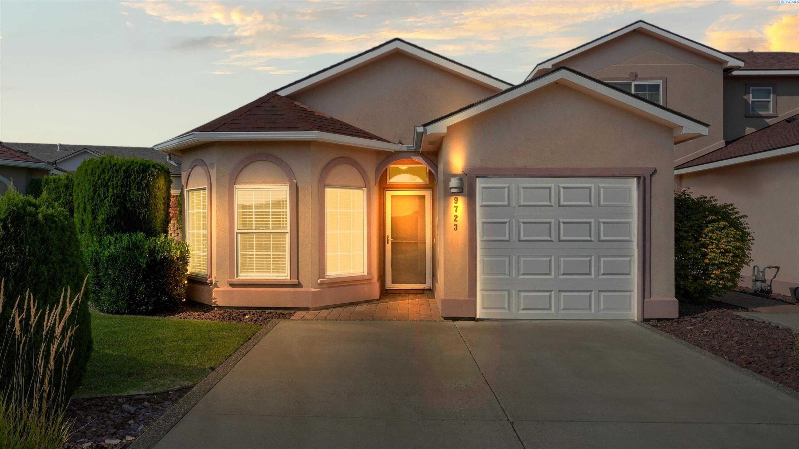 Photo of Newly Listed – 9723 Mia Lane, Pasco, WA 99301