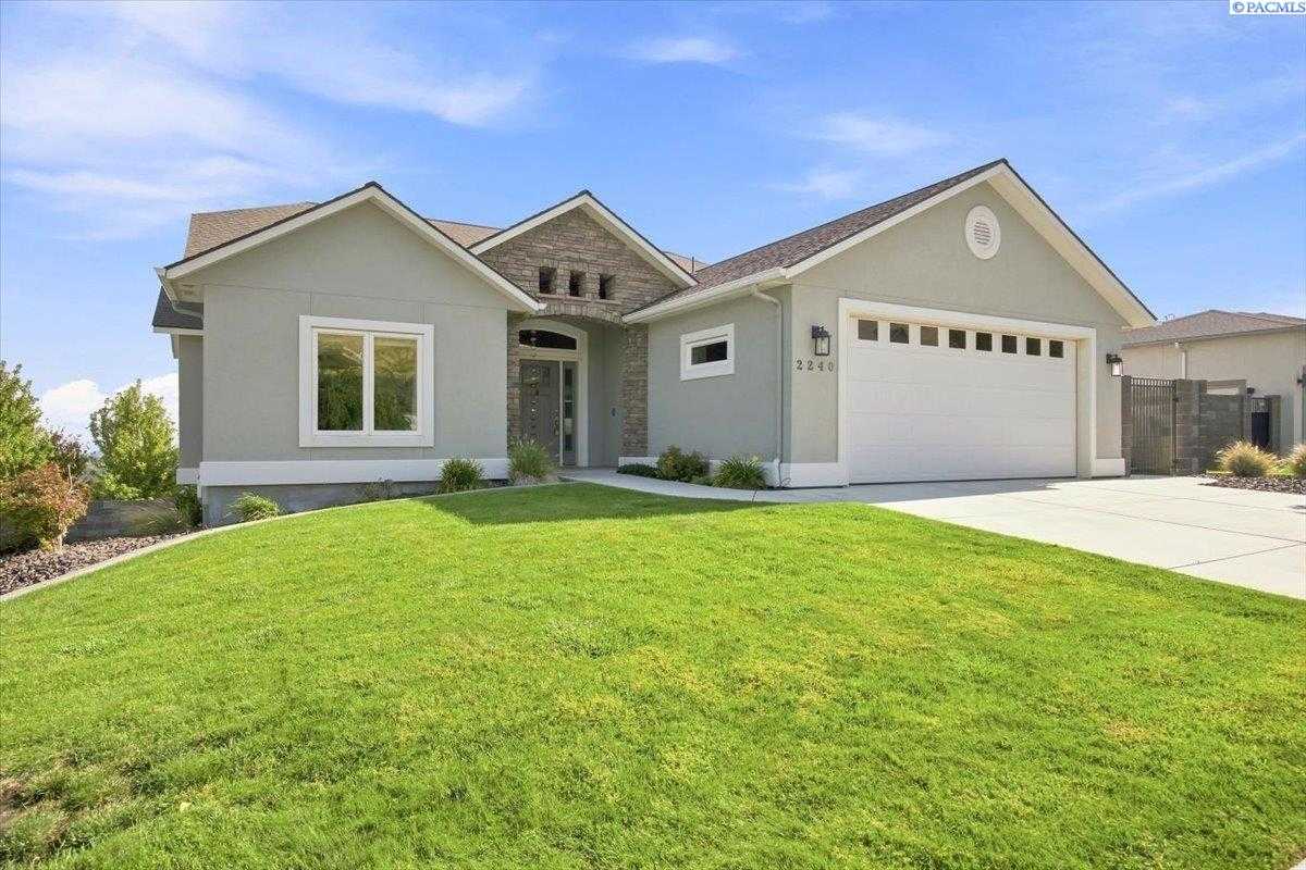 Photo of Newly Listed – 2240 W 51st Ave, Kennewick, WA 99337